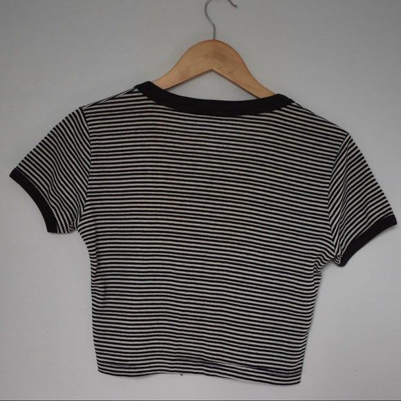 Striped Crop Top - Picture 2 of 3